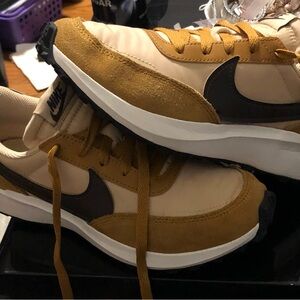 Nike ~Brown Sneakers~like new~size 7~ Women's Waffle Debut Retro Sneaker